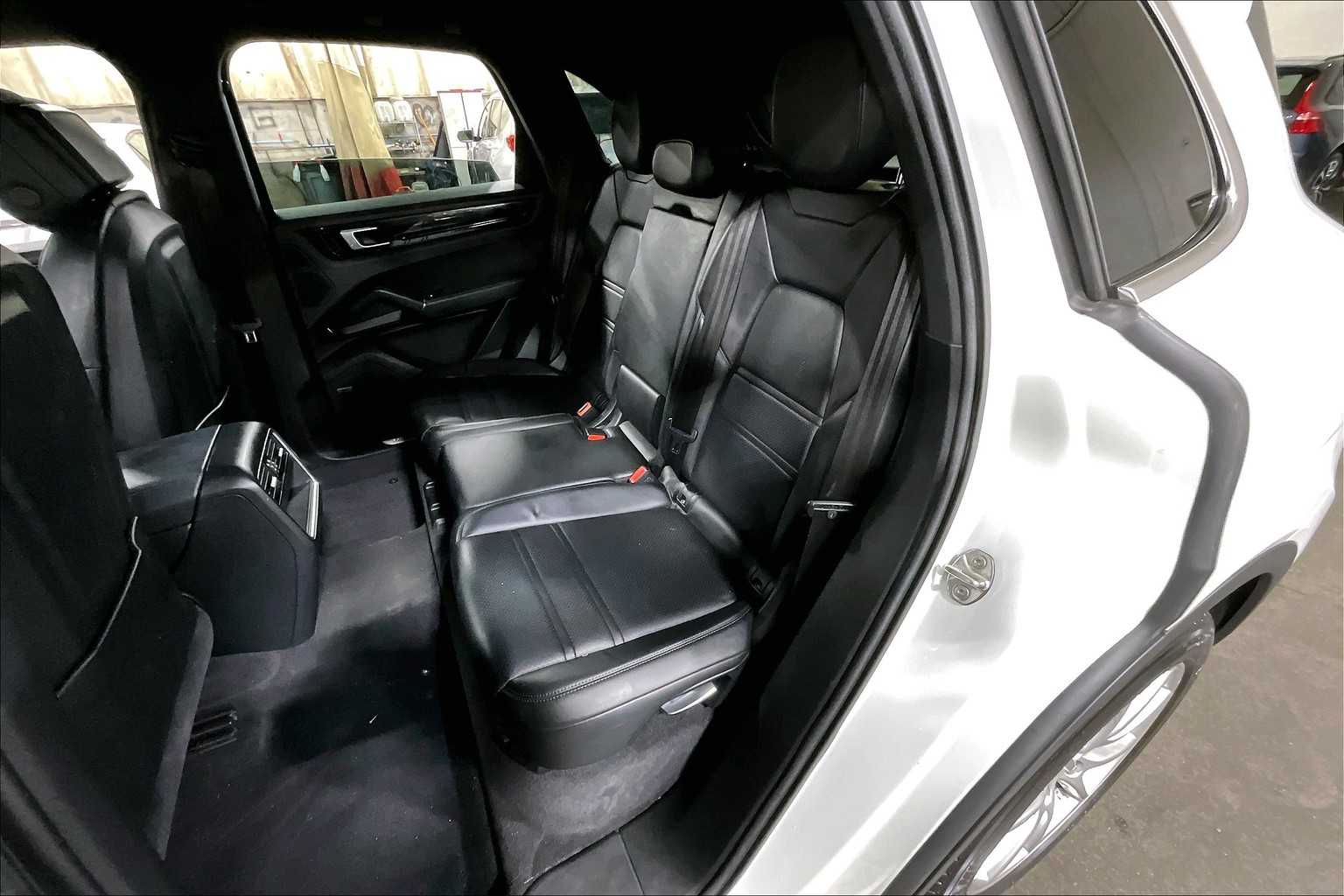 2020 Porsche Cayenne photo 18