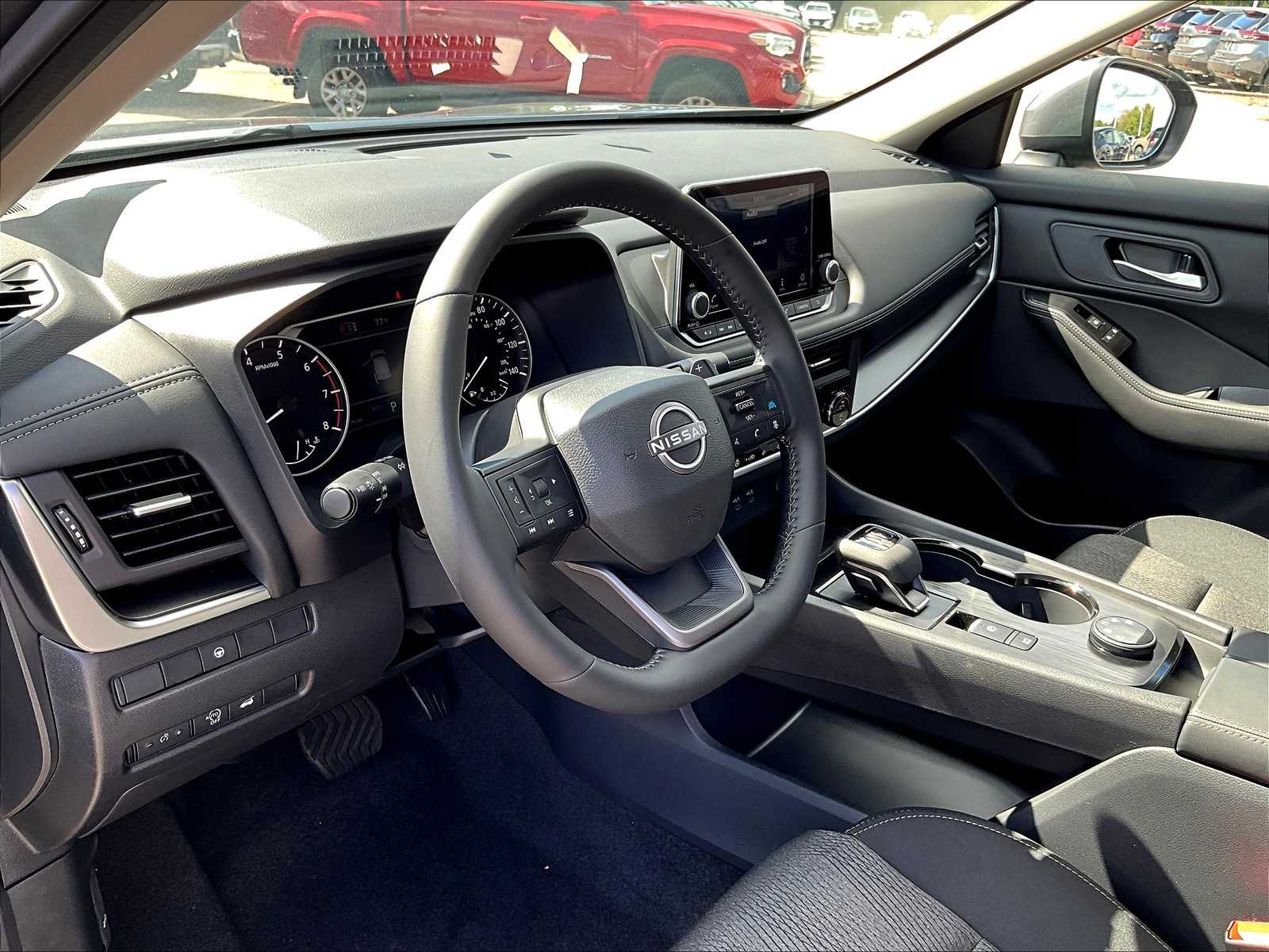 2026 Nissan Rogue SV photo 4