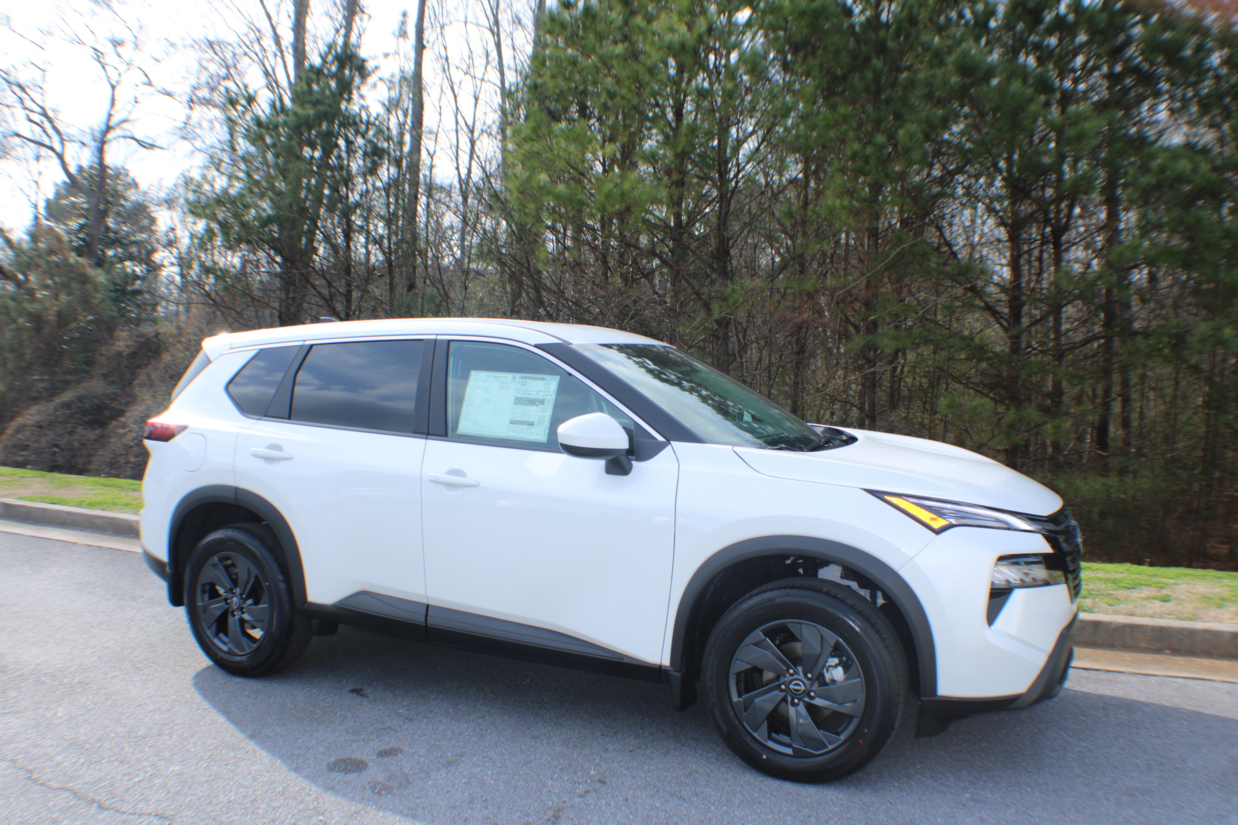 2026 Nissan Rogue SV's photo