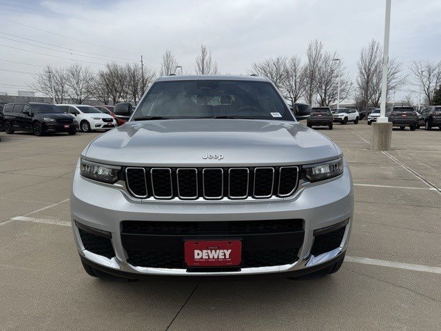 2025 Jeep Grand Cherokee Limited photo 2