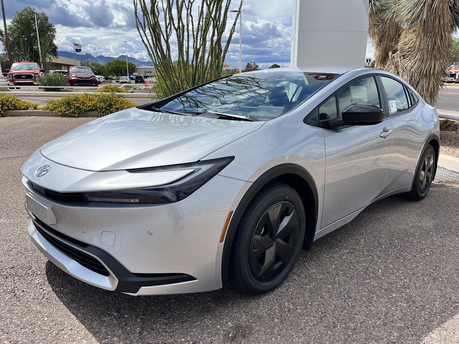 2026 Toyota Prius SE's photo