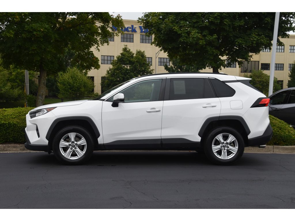 2020 Toyota RAV4 XLE photo 7