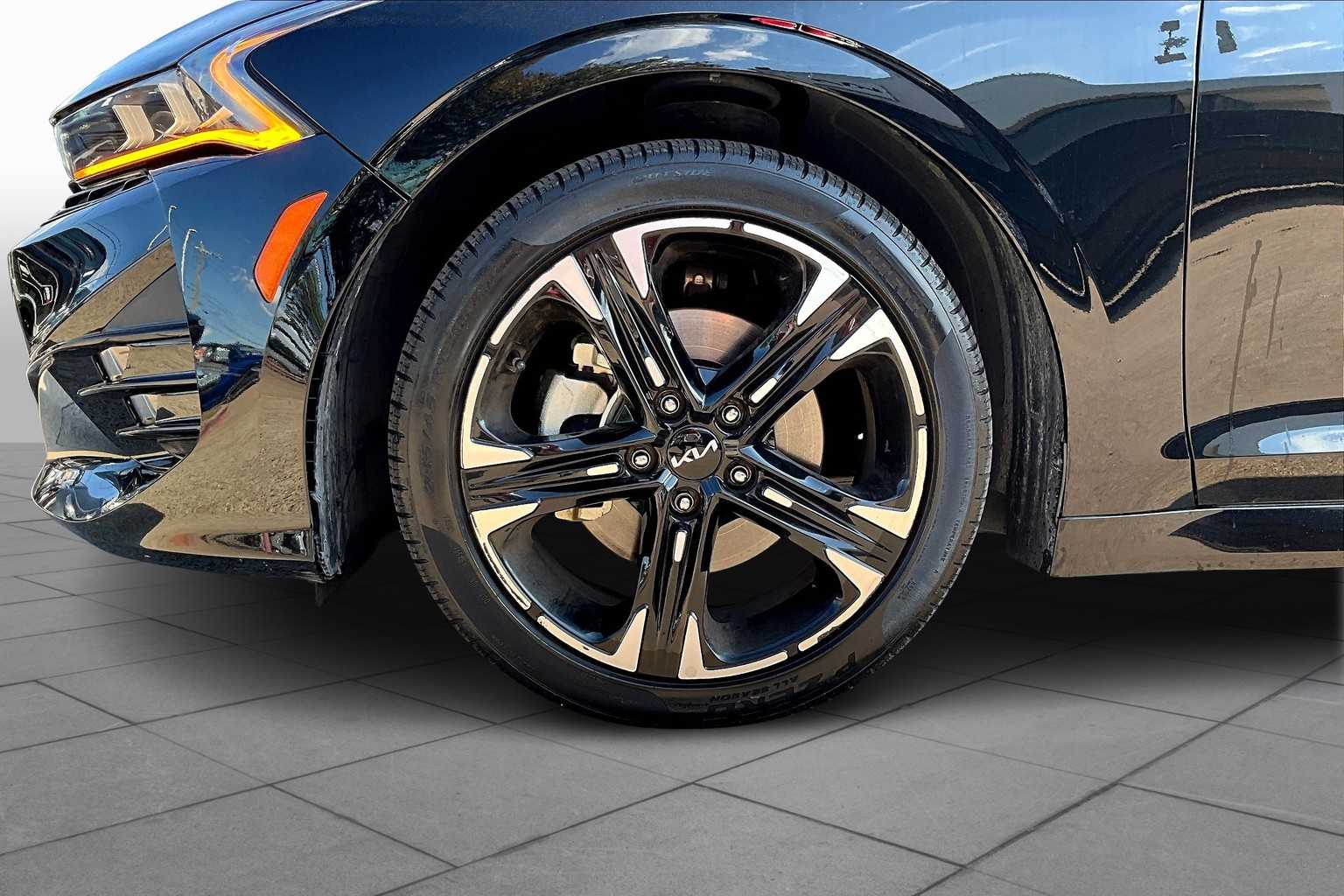 2022 Kia K5 GT-Line photo 9