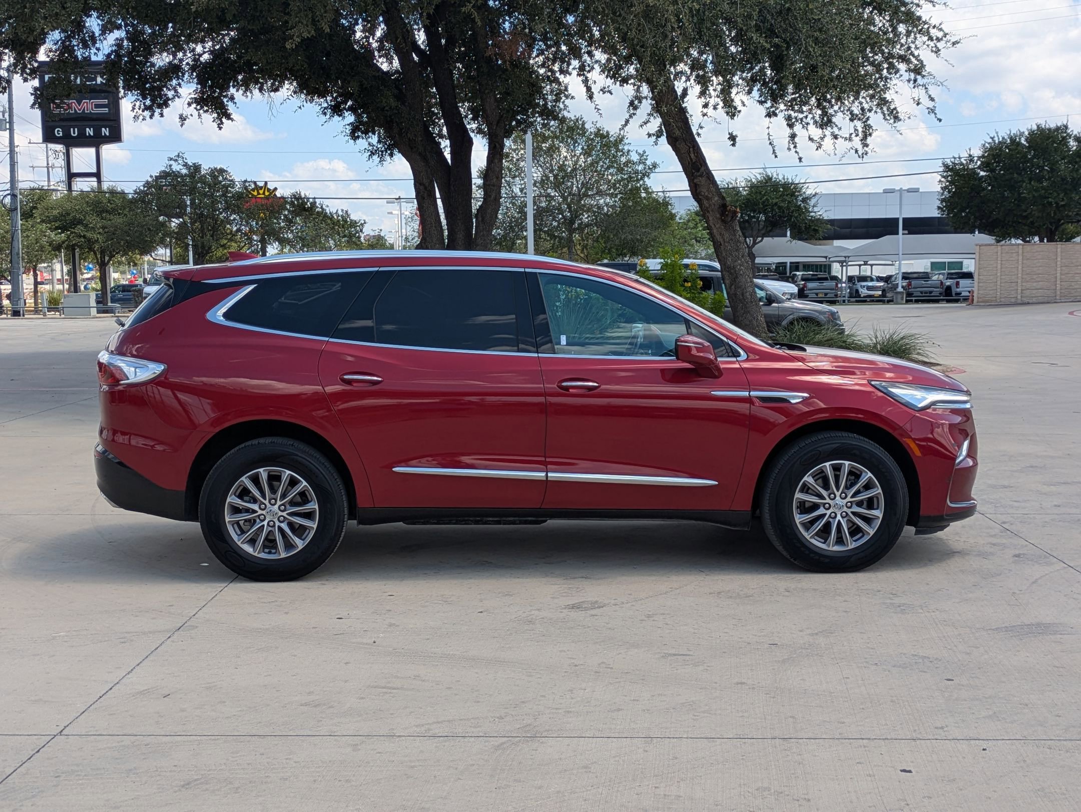 2024 Buick Enclave Premium photo 2