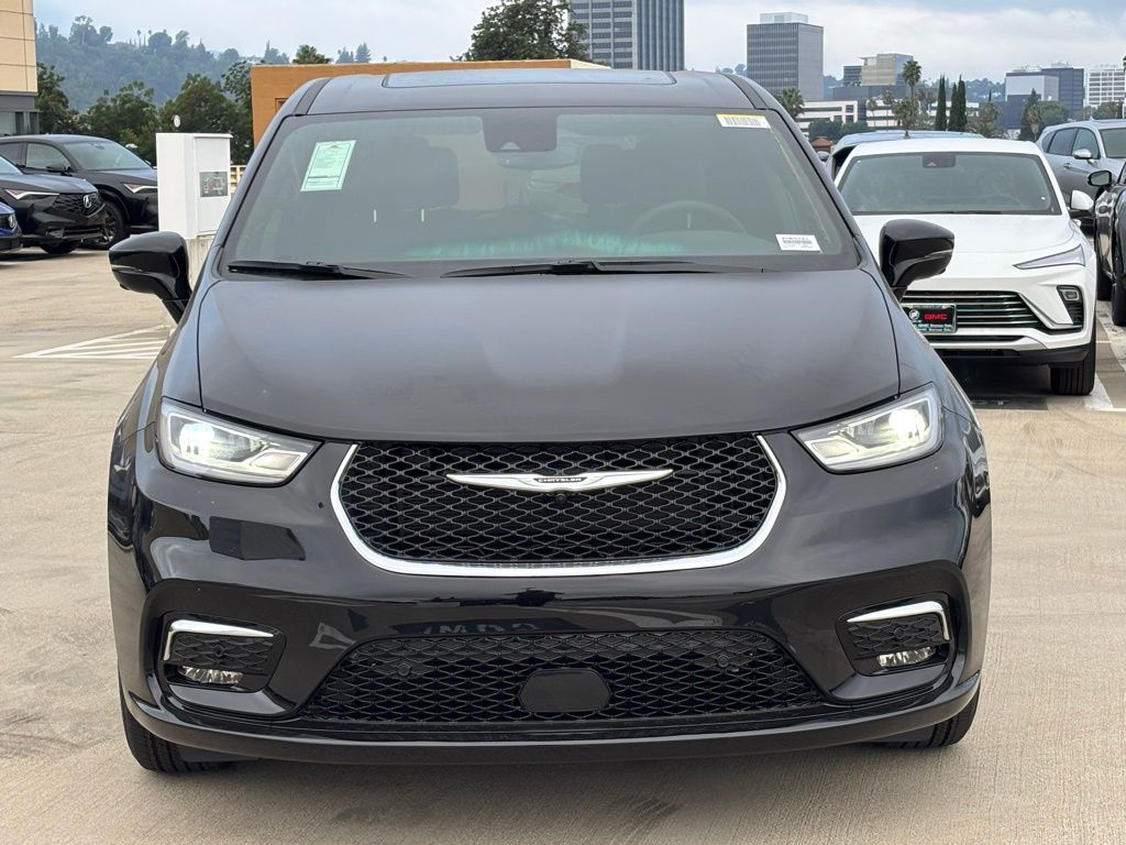 2026 Chrysler Pacifica photo 7