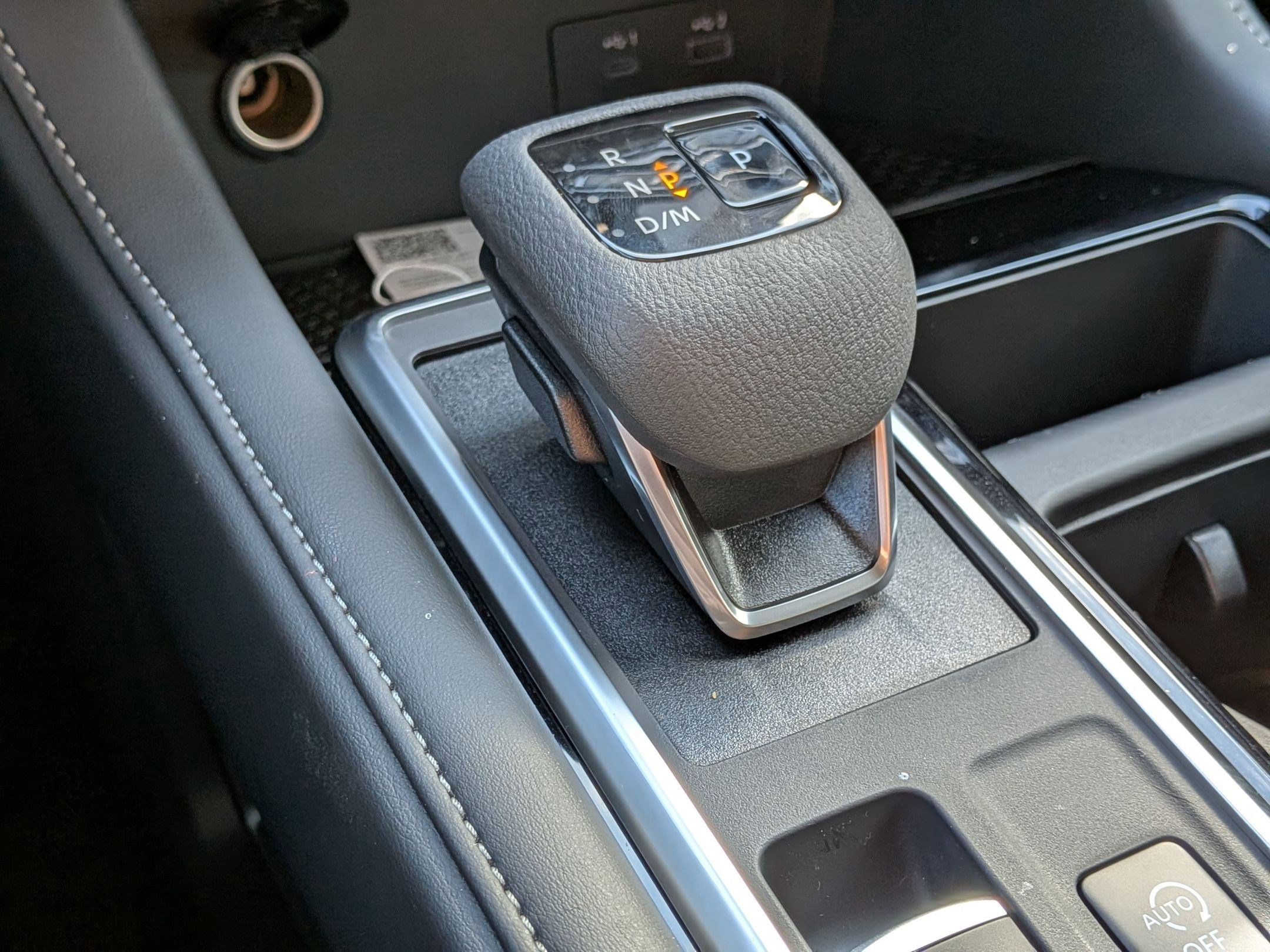 2025 Nissan Pathfinder SV photo 16