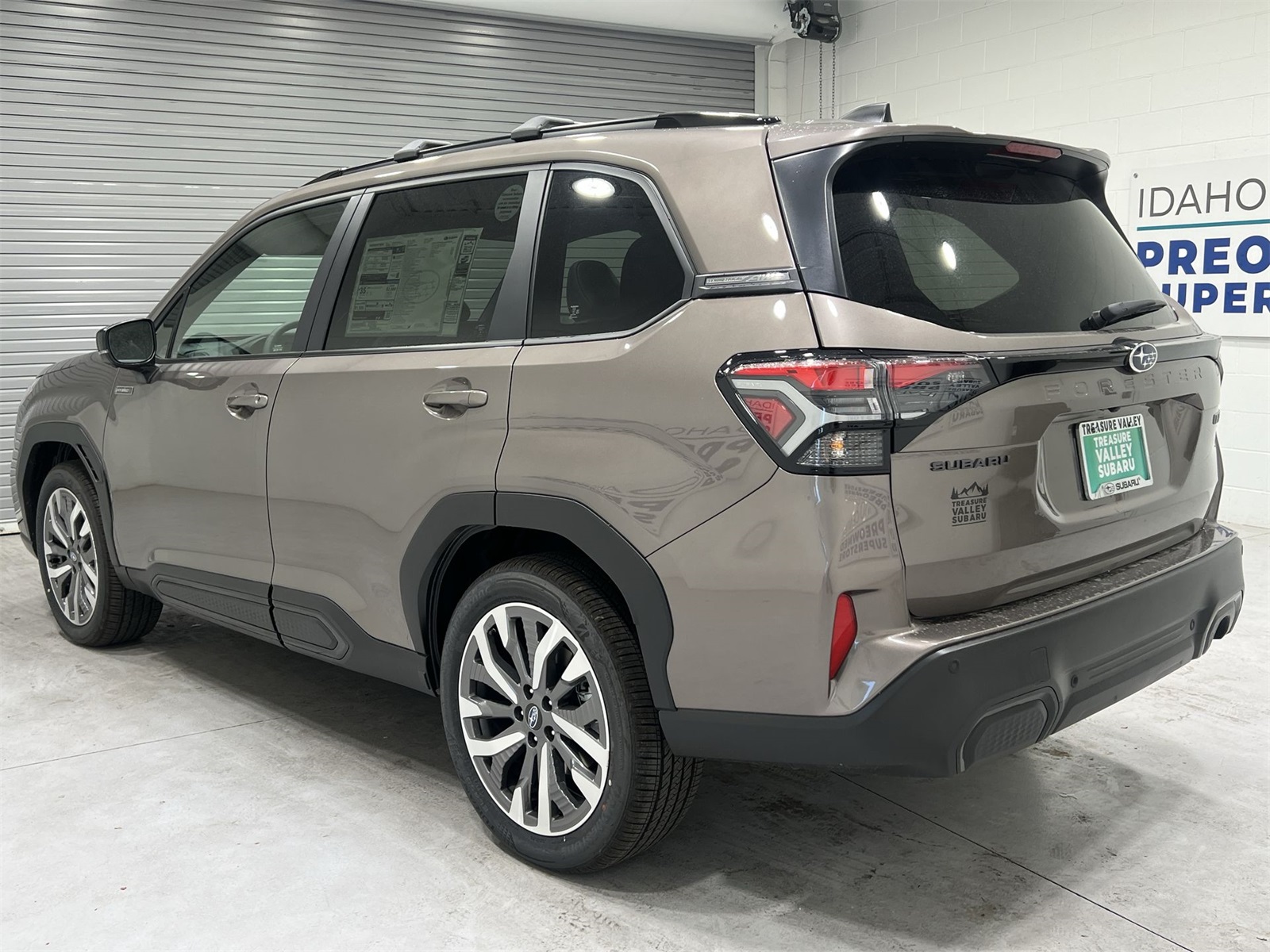 2025 Subaru Forester Touring photo 6