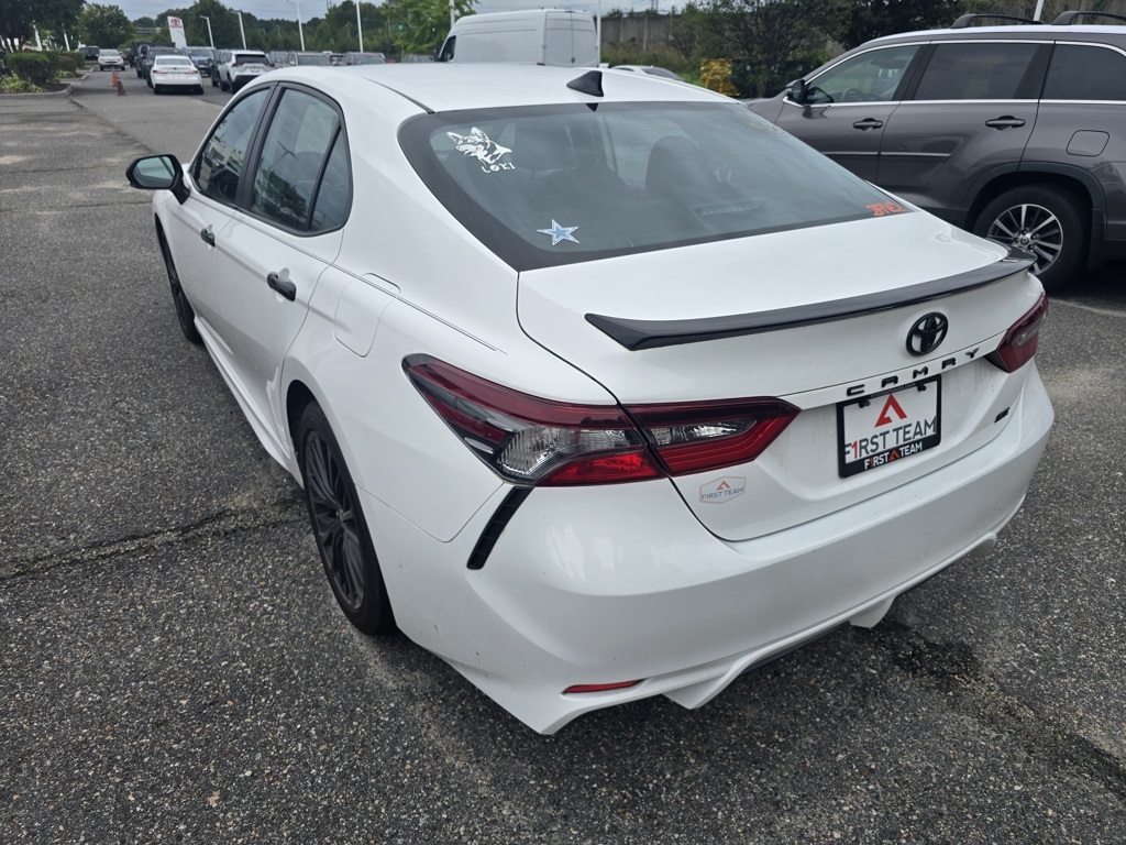 2022 Toyota Camry SE photo 7