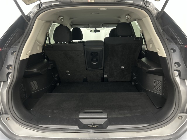 2017 Nissan Rogue SV photo 7