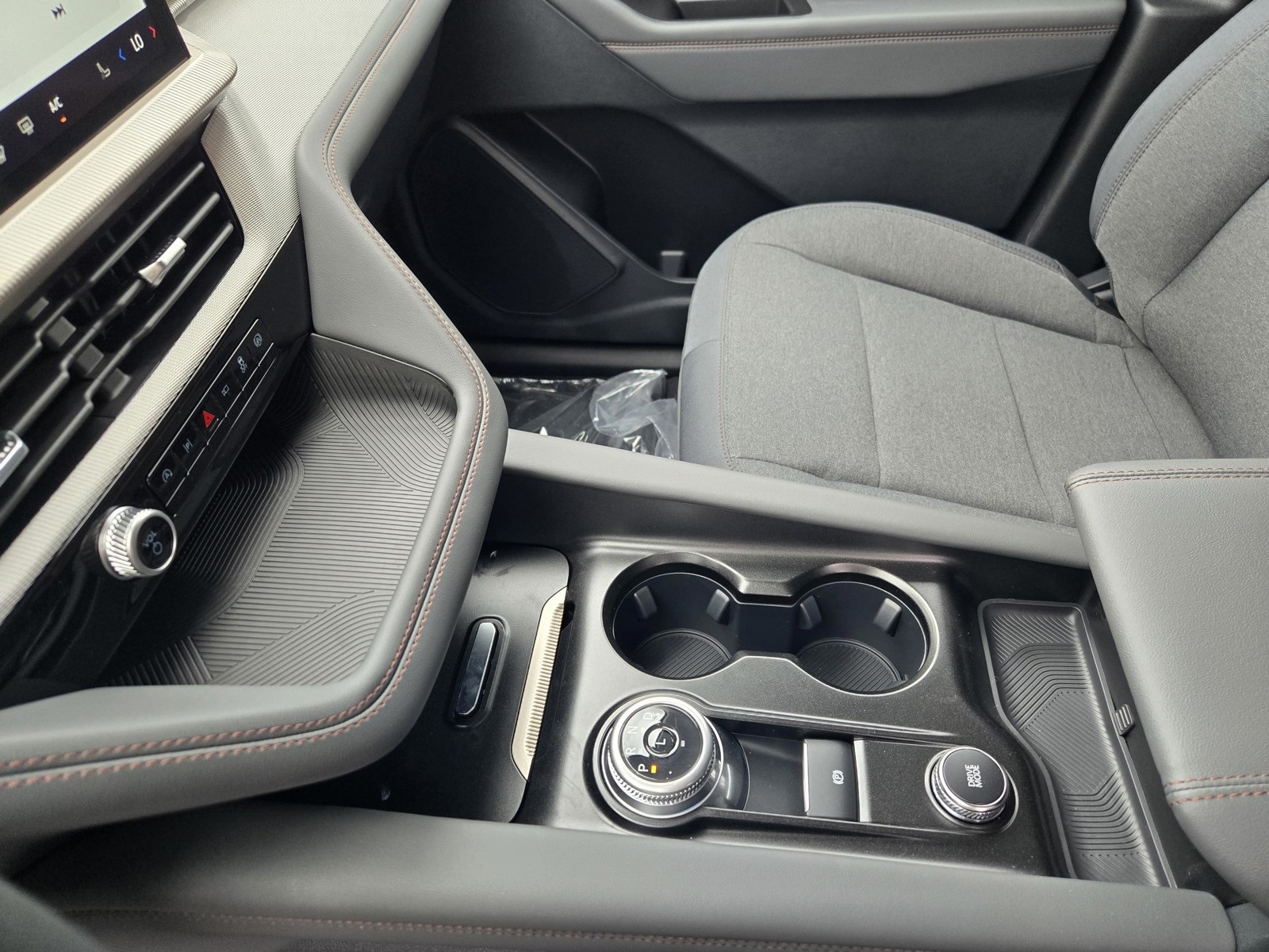 2025 Ford Explorer photo 10