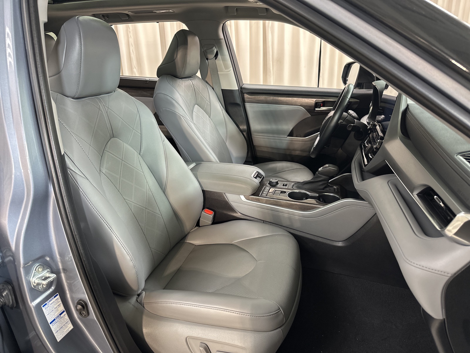 2021 Toyota Highlander Platinum photo 7