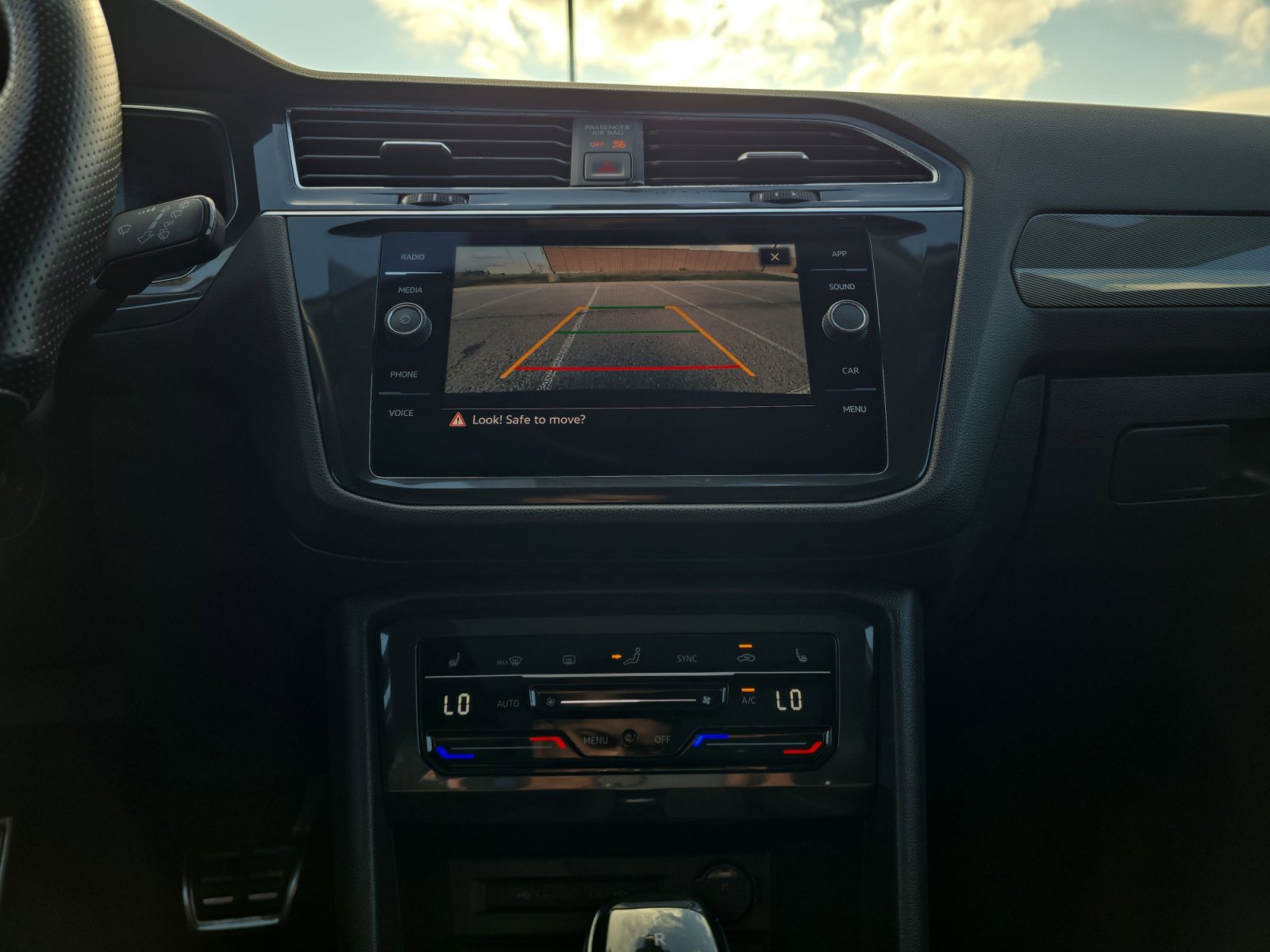 2022 Volkswagen Tiguan SE R-Line Black photo 9