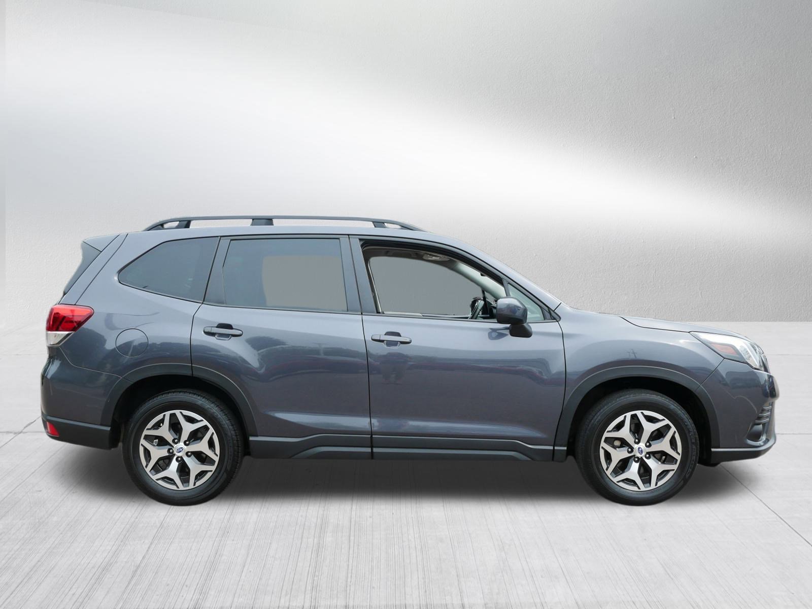 2022 Subaru Forester Premium photo 8