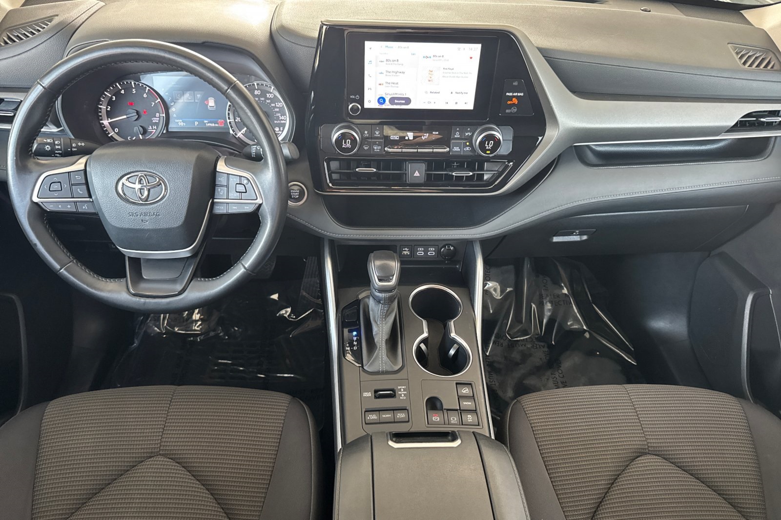 2024 Toyota Highlander LE photo 13