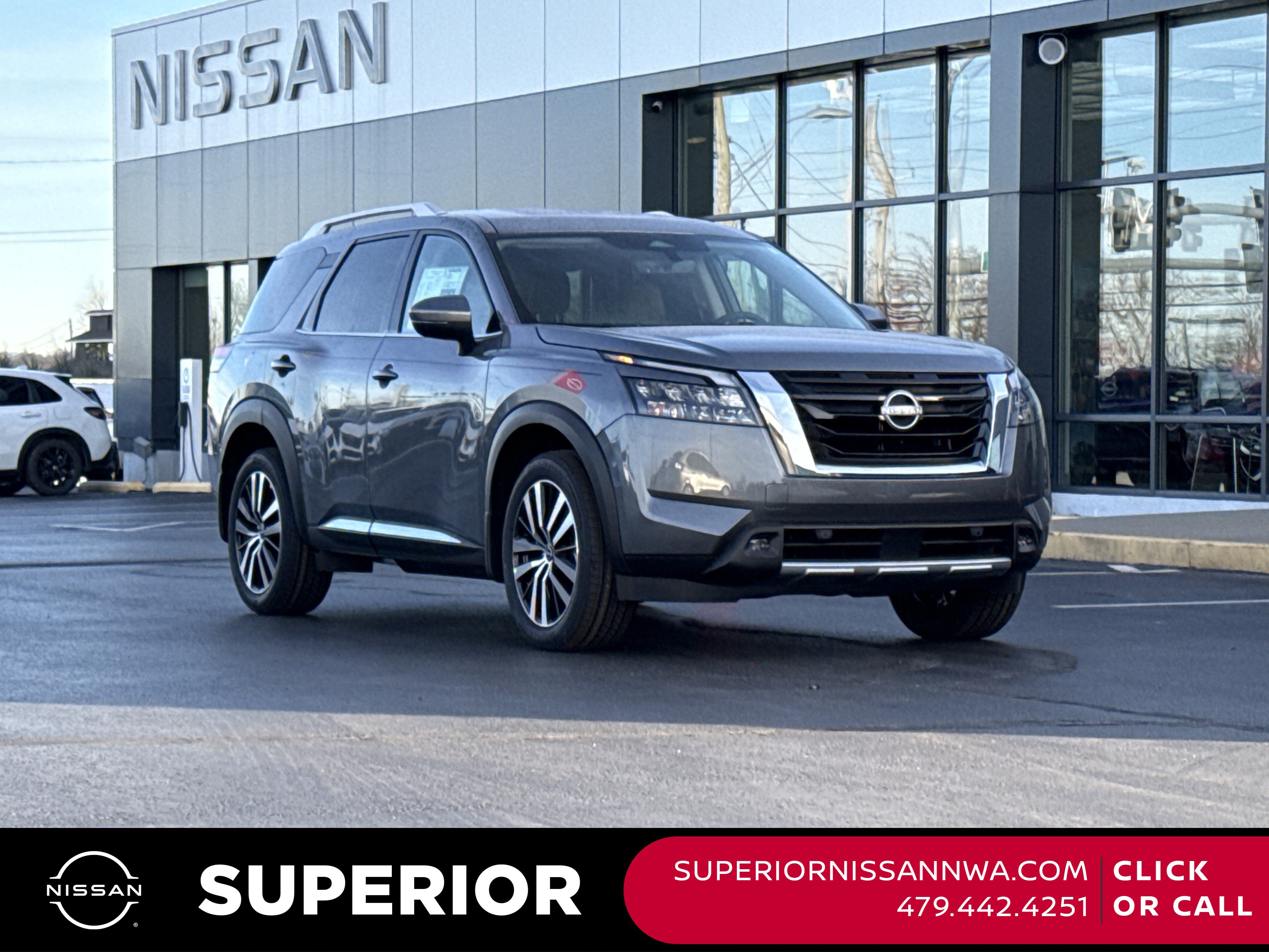 2025 Nissan Pathfinder Platinum's photo