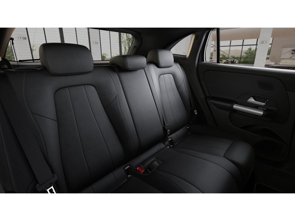 2025 Mercedes Benz GLA 250 4MATIC photo 5