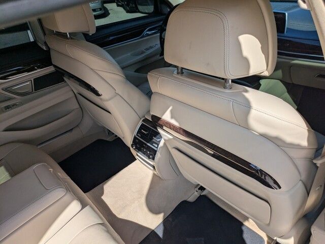 2020 Bmw 750i xDrive Sedan photo 28