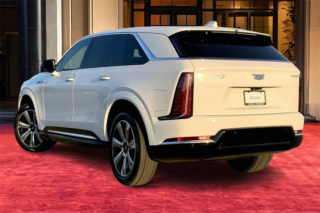 2025 Cadillac Escalade IQ Luxury photo 3