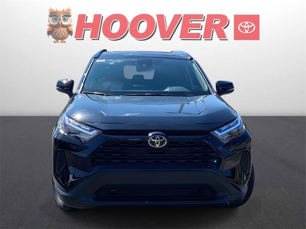 2025 Toyota RAV4 XLE photo 6