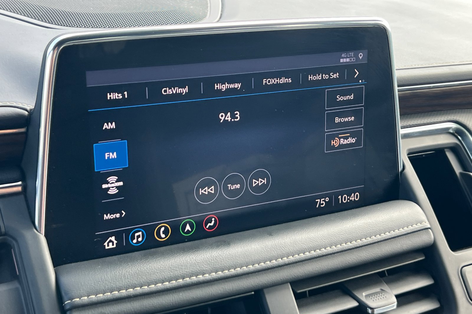 2021 Chevrolet Suburban Premier photo 17