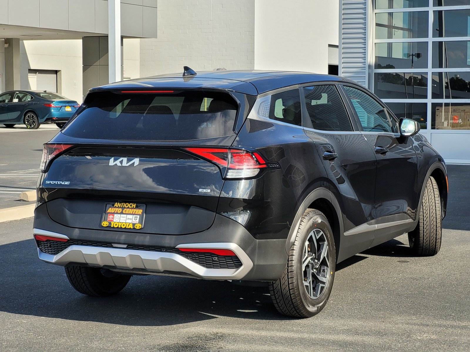 2024 Kia Sportage LX photo 4