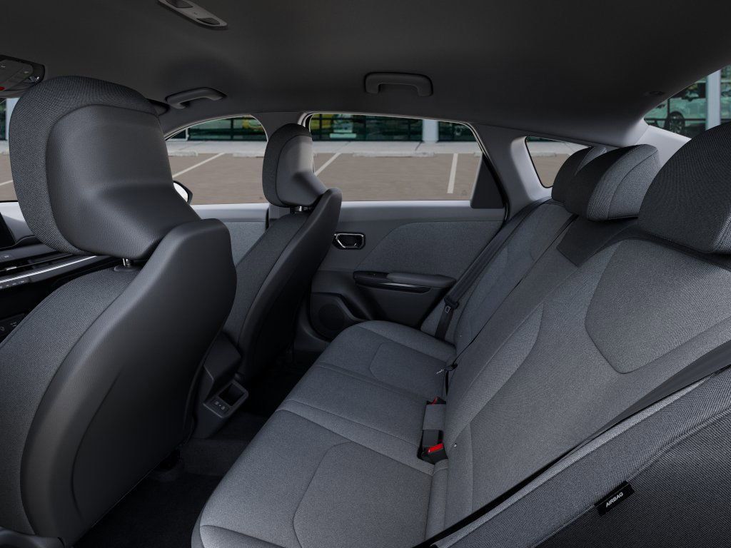 2025 Kia K4 LXS photo 18