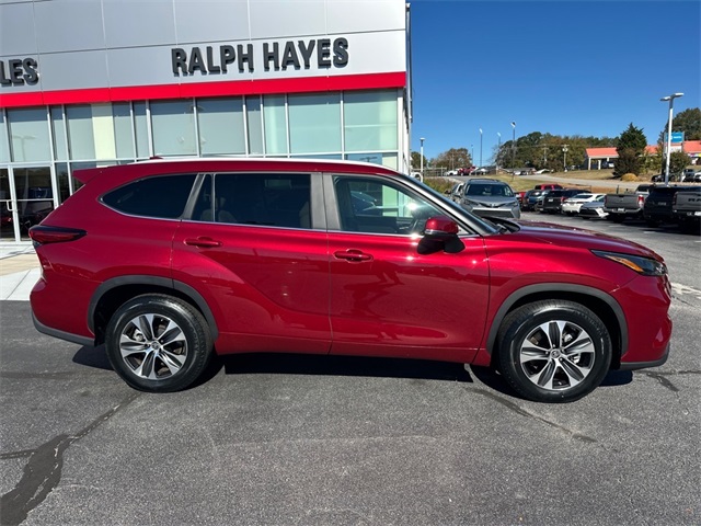 2023 Toyota Highlander XLE photo 2