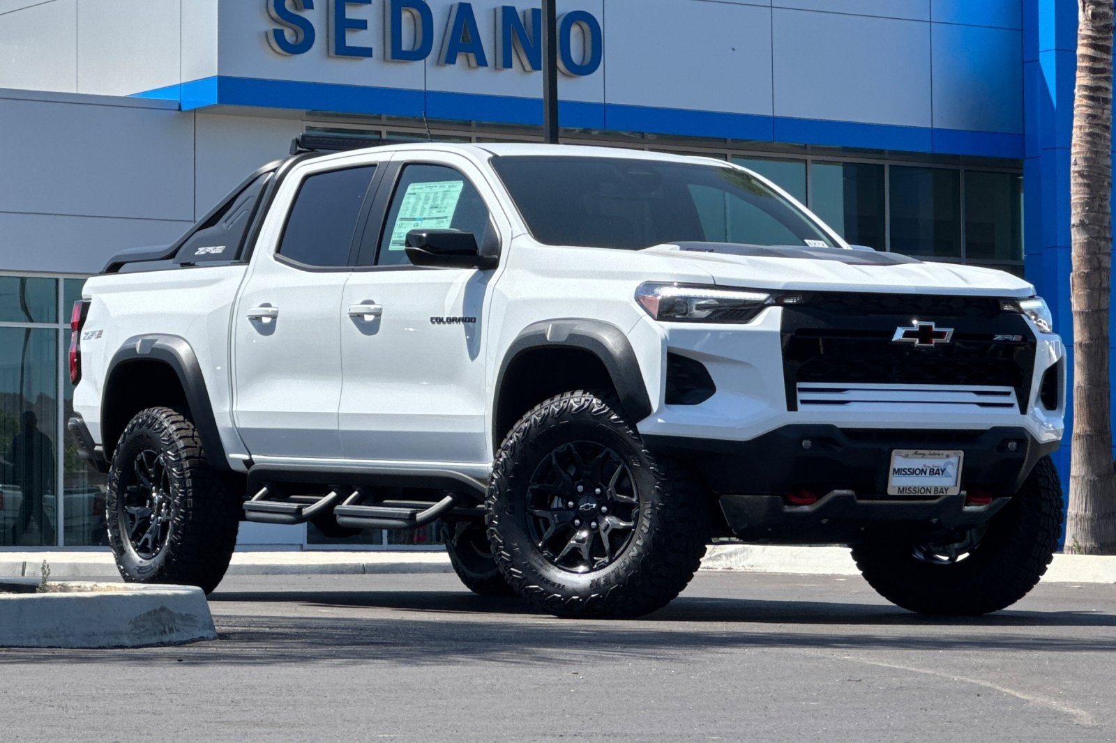 2025 Chevrolet Colorado ZR2 photo 2
