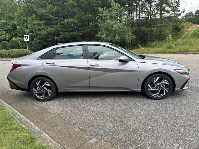 2025 Hyundai Elantra Hybrid Limited photo 4