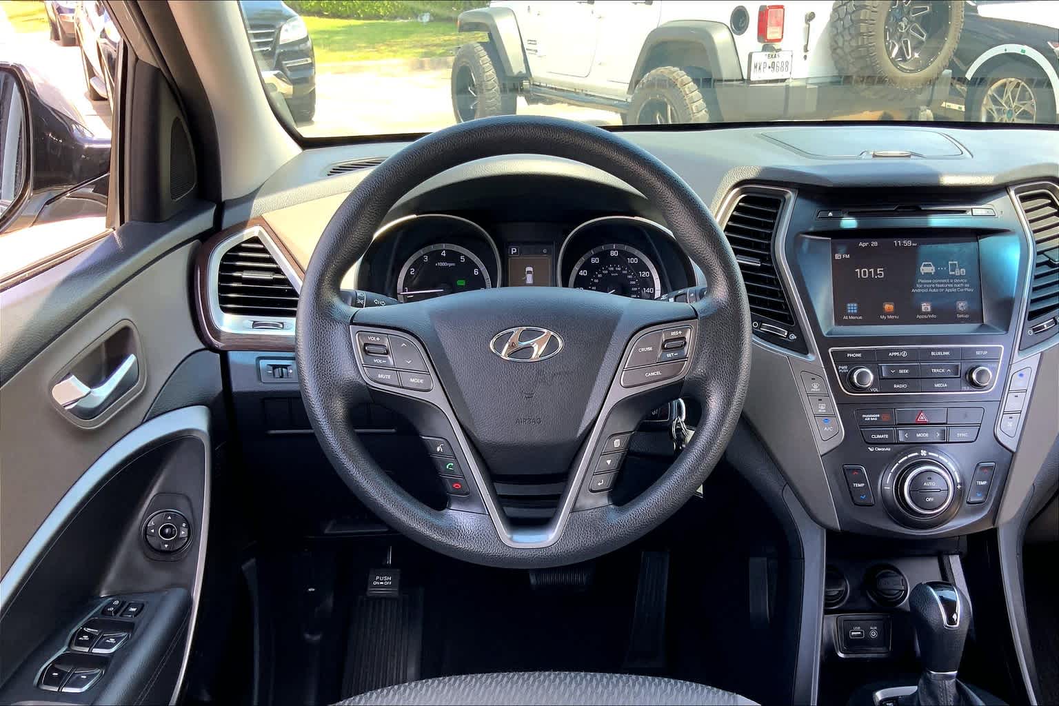 2019 Hyundai Santa Fe XL SE photo 2