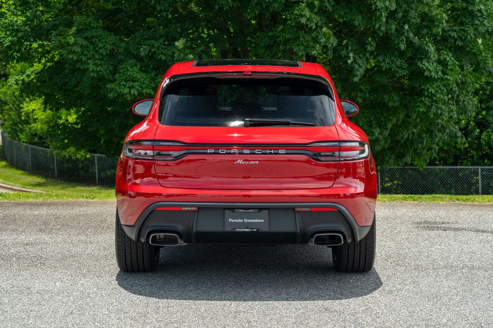 2025 Porsche Macan Base photo 6