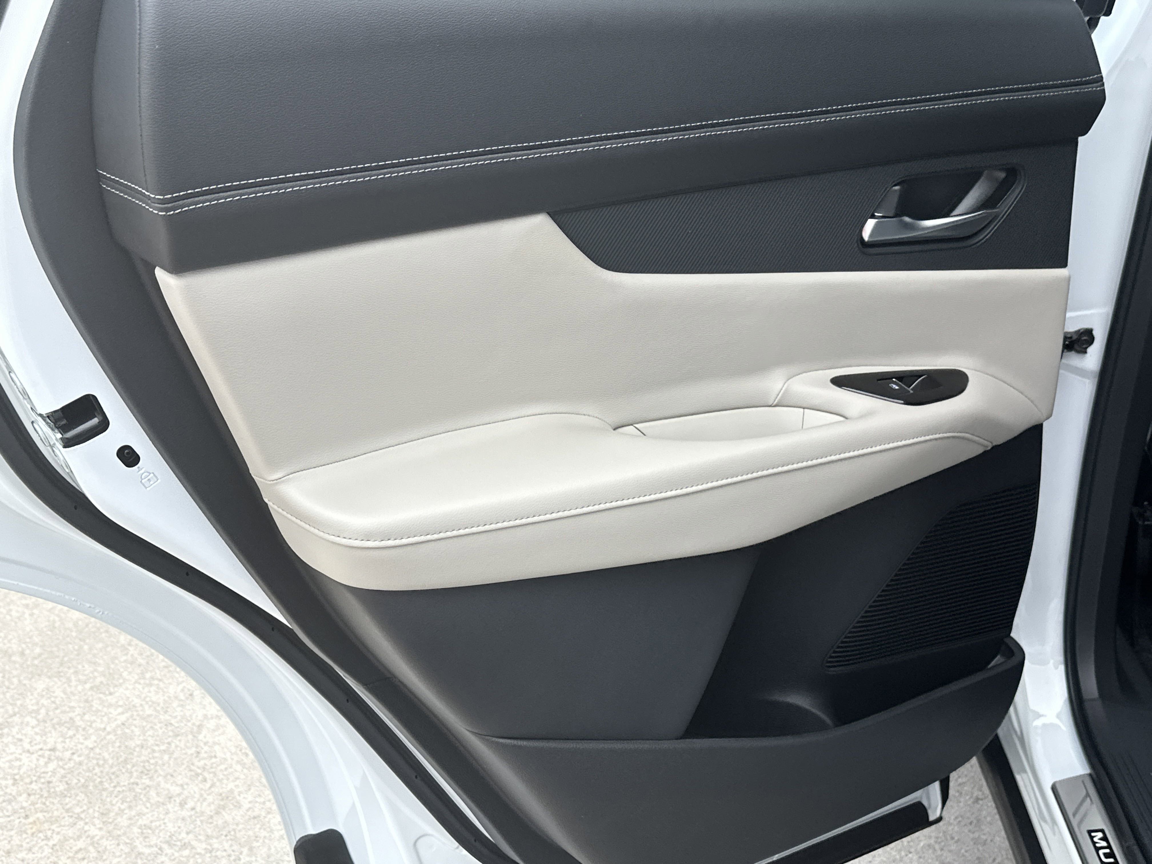 2025 Nissan Murano SL photo 15