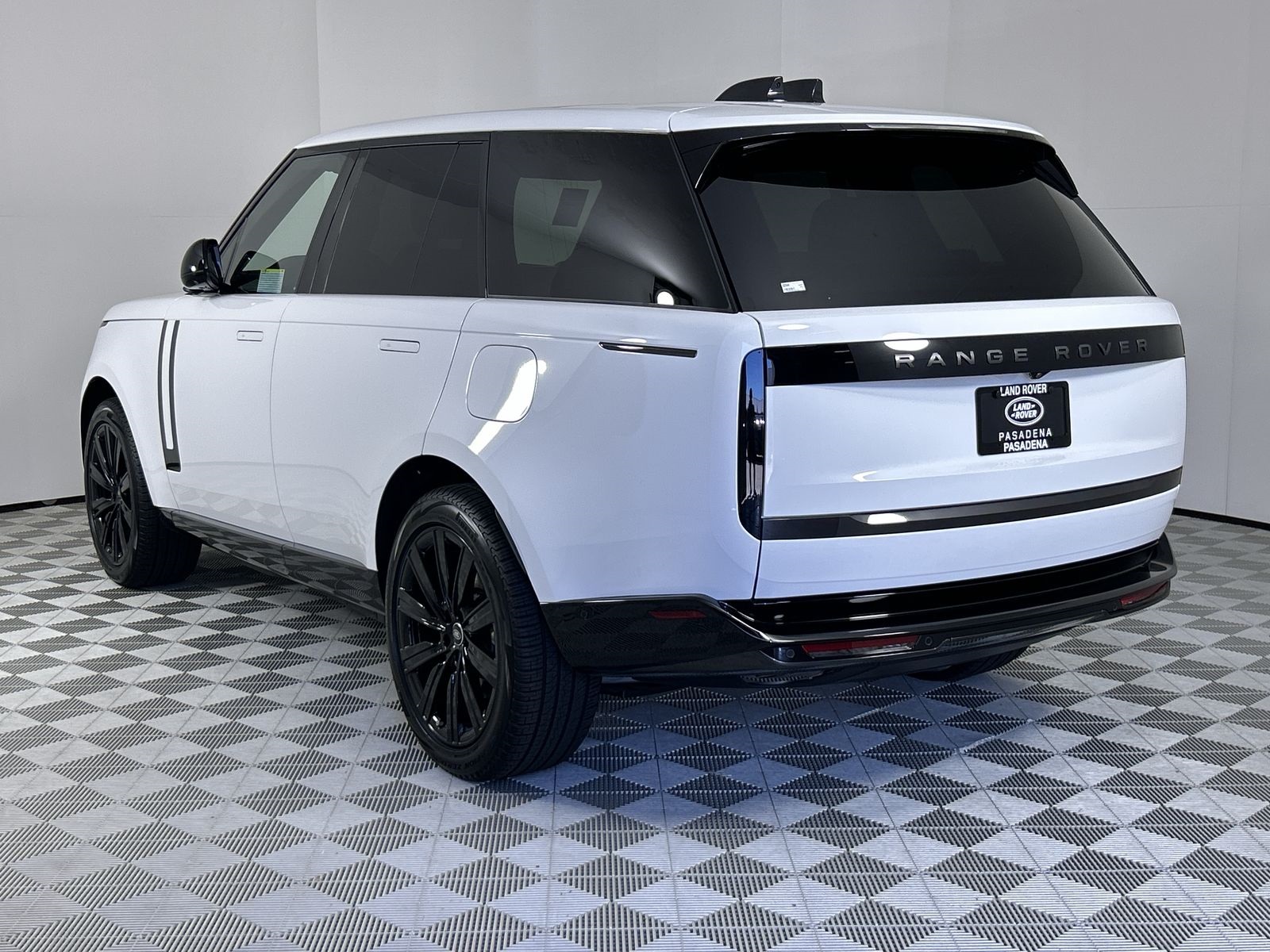 2025 Land Rover Range Rover SE photo 3