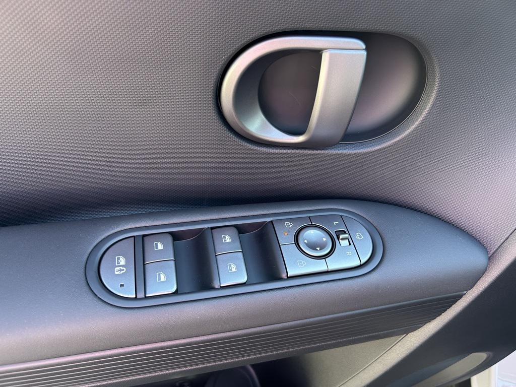 2025 Hyundai Ioniq 5 SE Standard Range photo 10