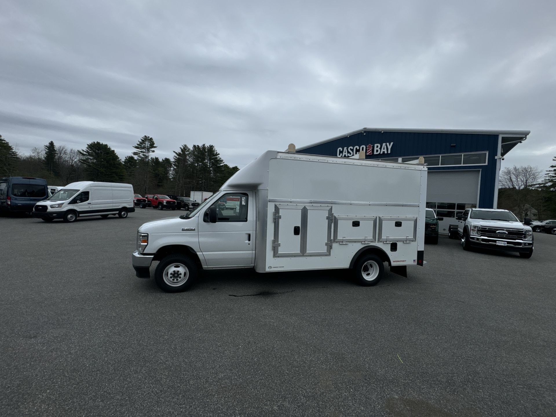 2026 Ford E-Series Cutaway Base's photo