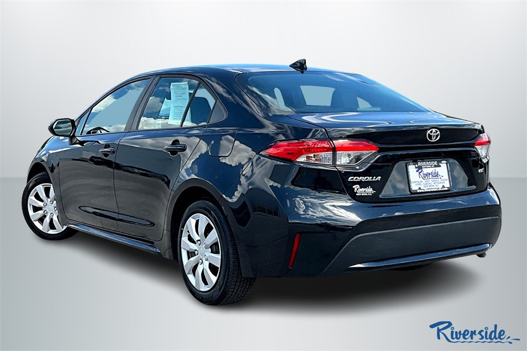 2021 Toyota Corolla LE photo 4