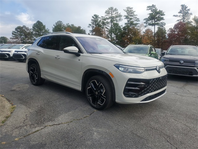 2026 Volkswagen Tiguan SEL R-Line photo 2