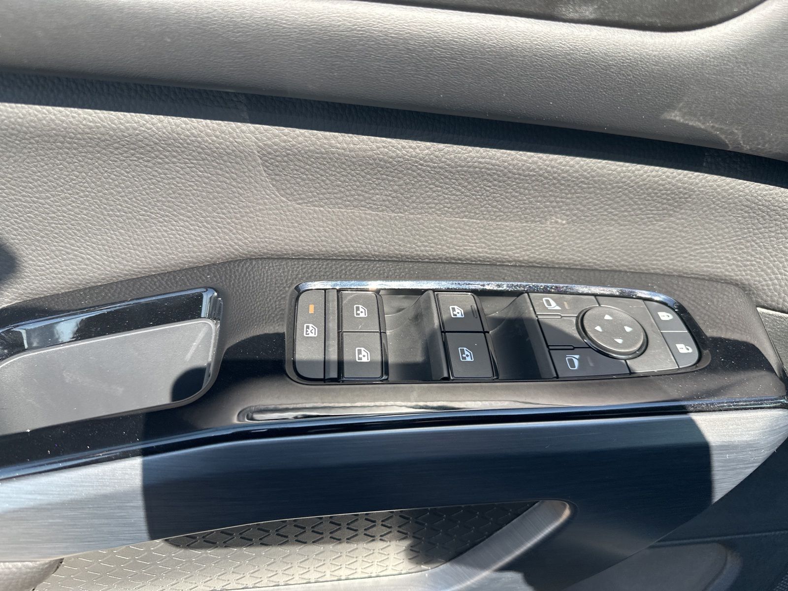 2025 Nissan Pathfinder SL photo 4