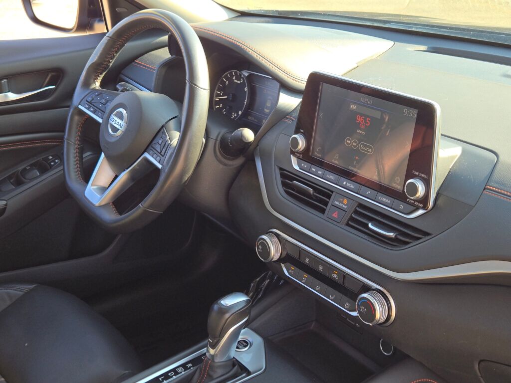 2022 Nissan Altima 2.5 SR photo 6
