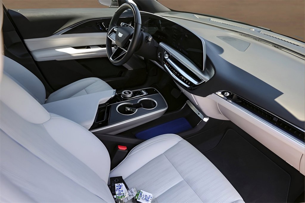 2024 Cadillac Lyriq Luxury photo 28