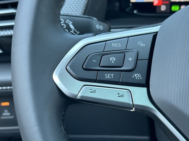 2024 Volkswagen Atlas Cross Sport SEL R-Line photo 25
