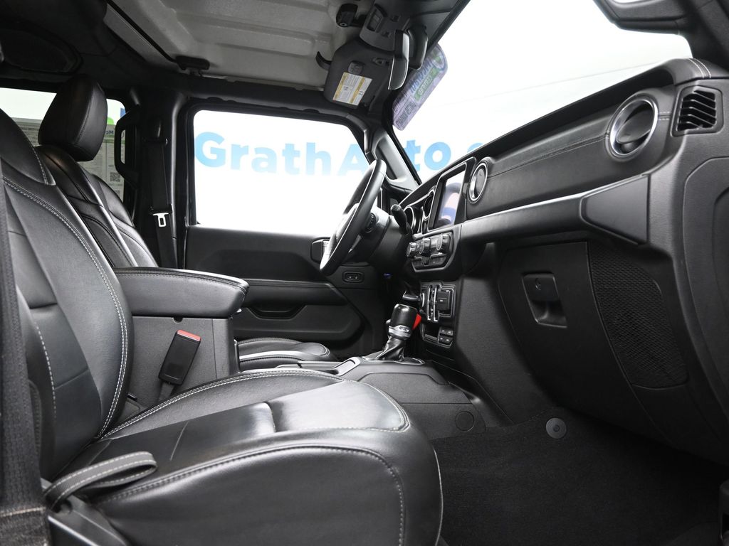 2023 Jeep Wrangler Sahara 4xe photo 5