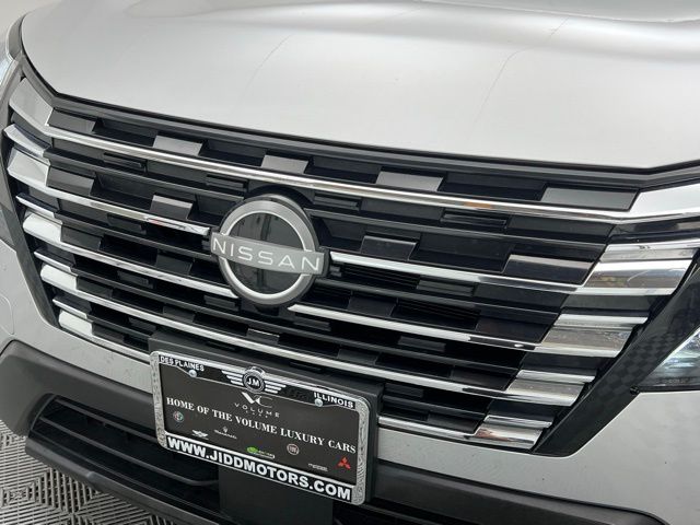 2024 Nissan Rogue SV photo 4