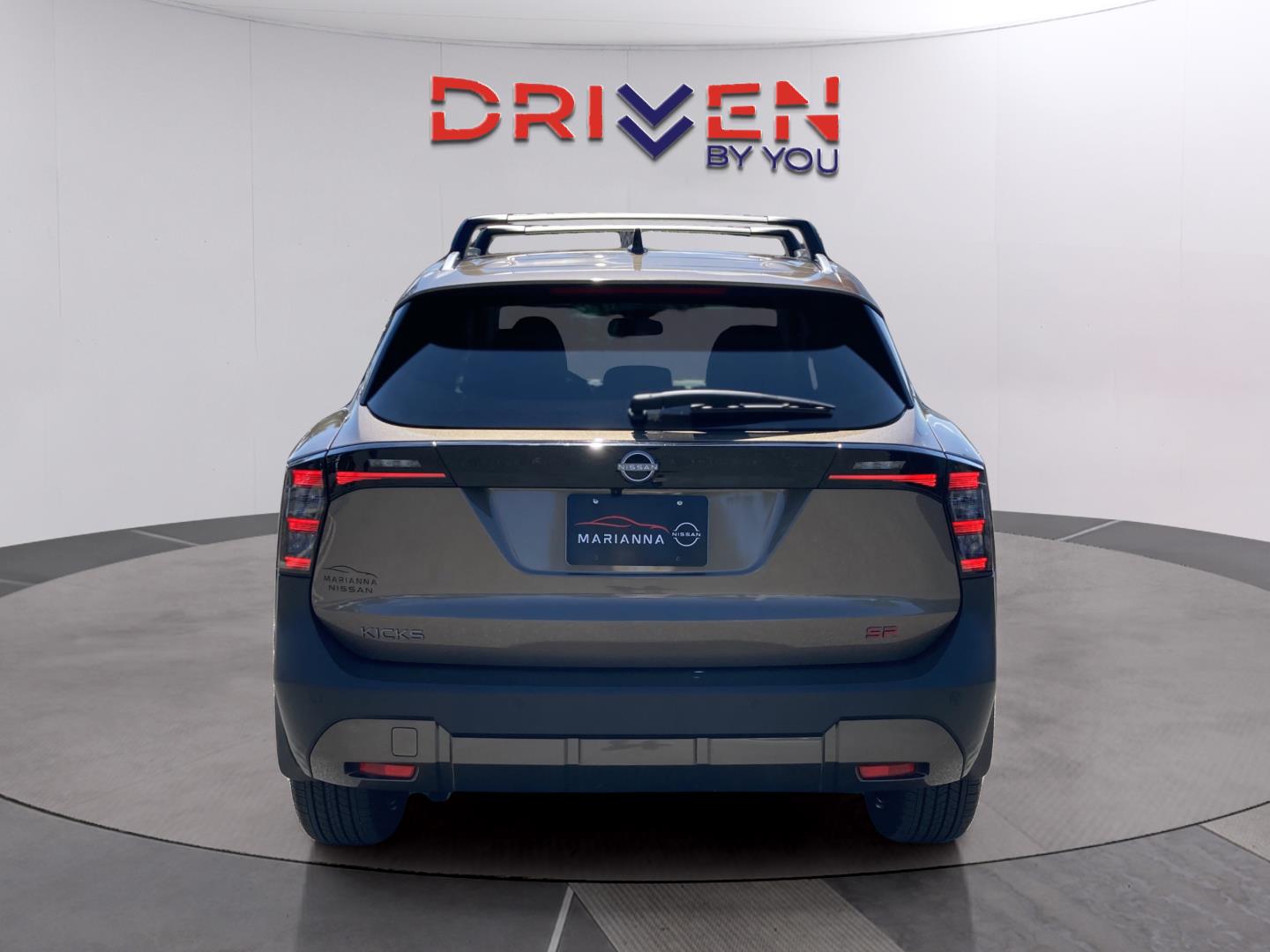 2026 Nissan Kicks SR photo 4