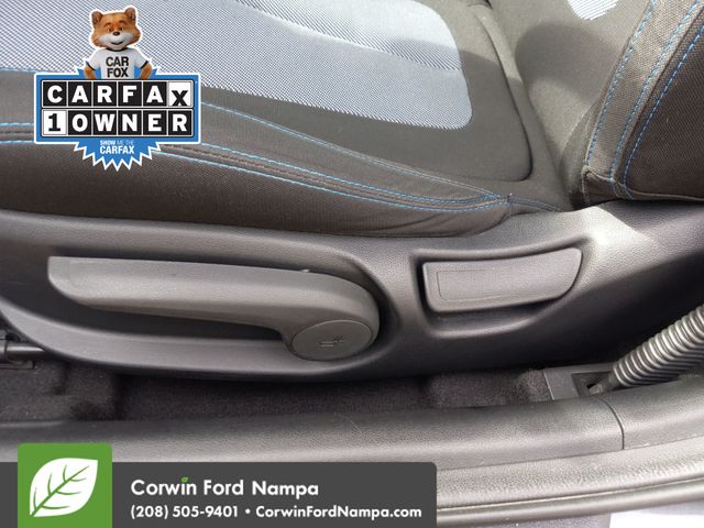 2020 Hyundai Veloster 2.0L Premium photo 12