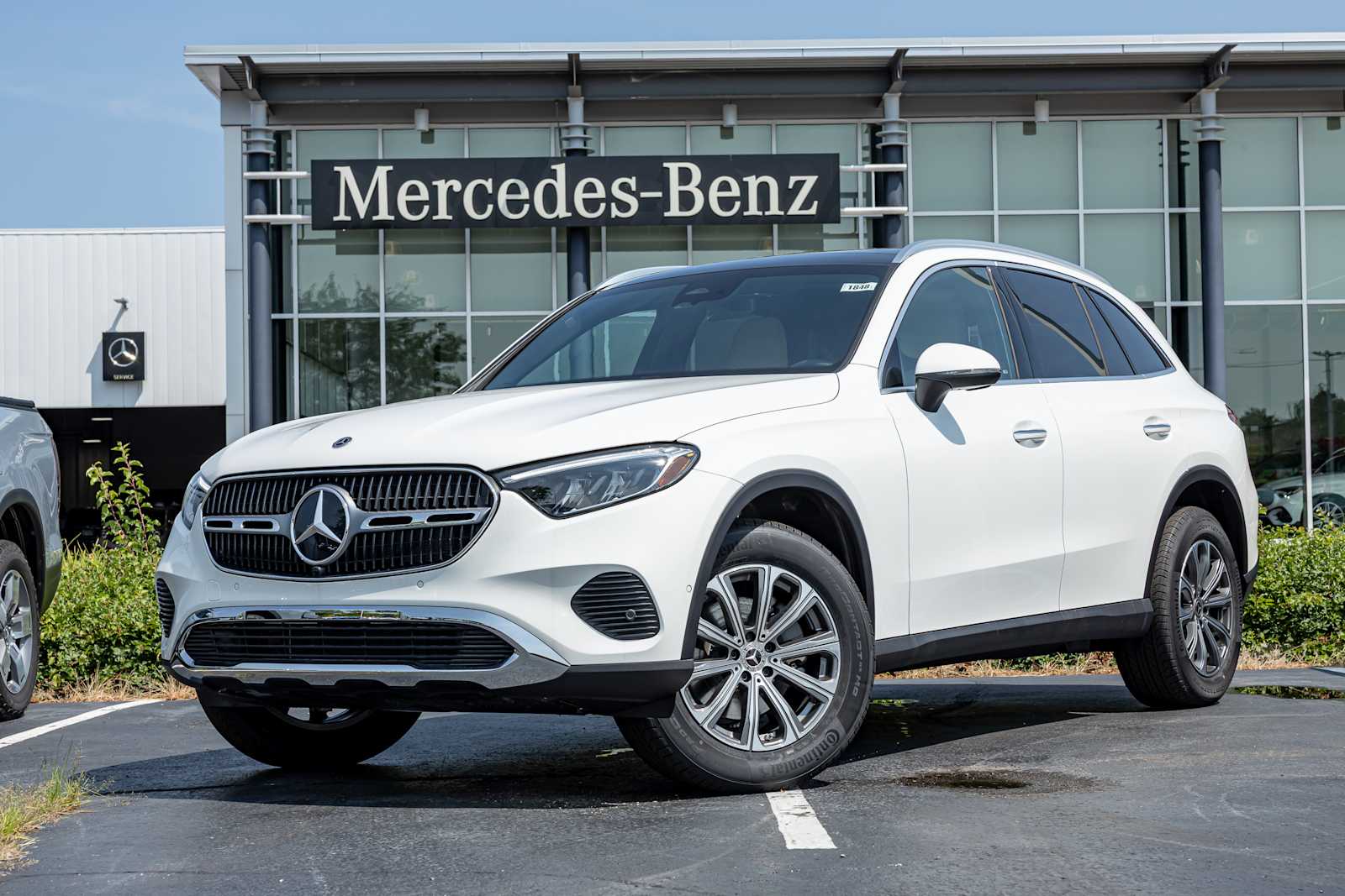 2025 Mercedes-Benz GLC Base's photo