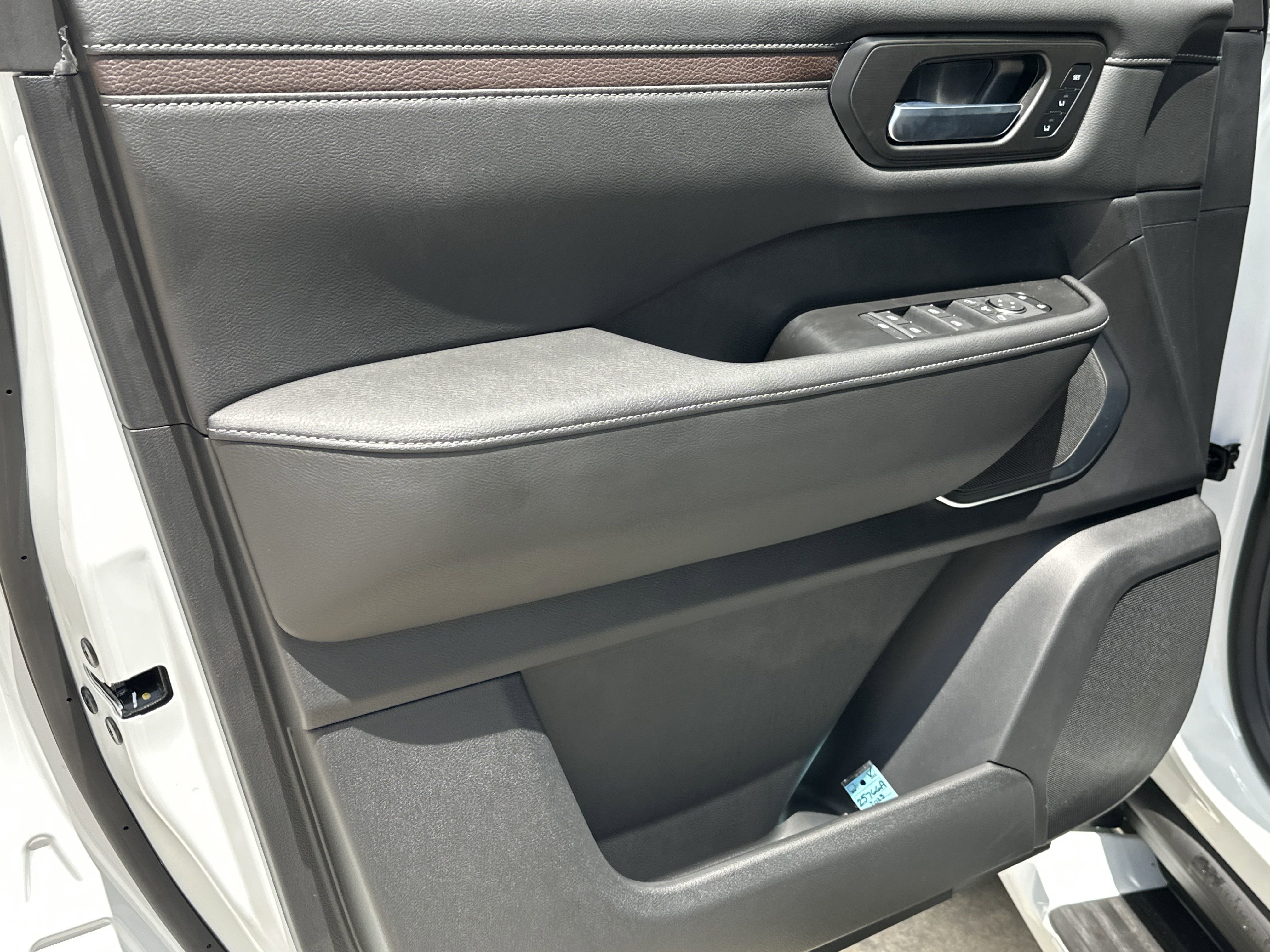 2025 Nissan Armada Platinum Reserve photo 4