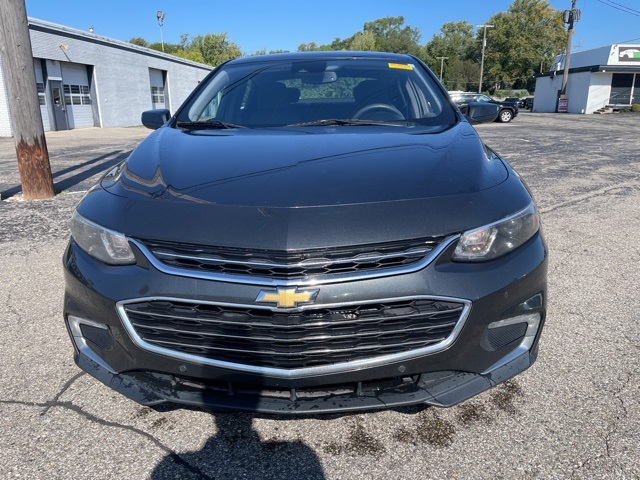 2017 Chevrolet Malibu photo 2