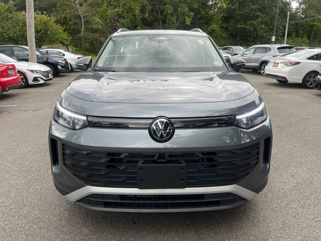 2025 Volkswagen Tiguan SE photo 3