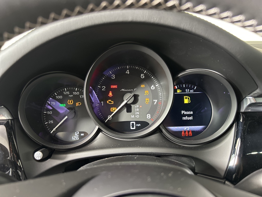 2025 Porsche Macan T photo 24